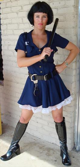 03 - sexy_policewoman.jpg