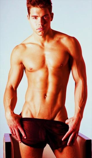 Modele - pics4 - Chris Cuba nearly naked photo.jpg