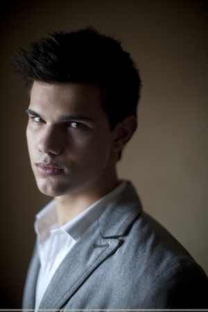 Taylor Lautner - jrz6gh.jpg