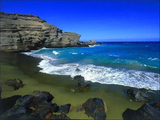 Plaże z kolorowym piaskiem - zielona plaza na Hawajach1.jpg