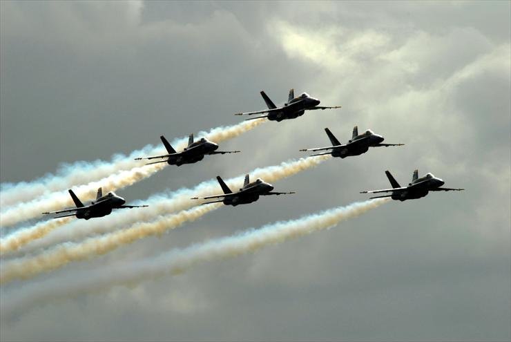 foto - Six F-A-18C Hornets from the Blue Angels.jpg