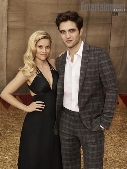 Water for Elephants - Robert-Pattinson-Reese-Witherspoon-EW.jpg