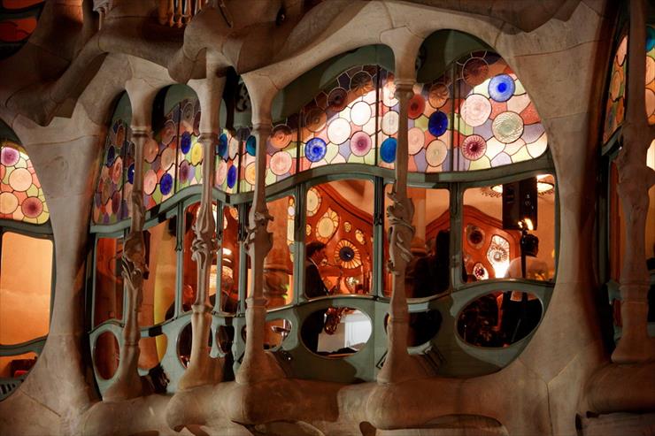 Gaudi - Kamieniczki w Barcelonie - c935b6d21679.jpg