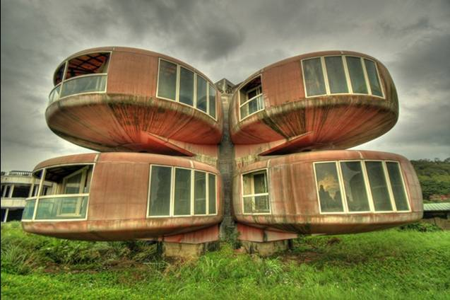 Ciekawe budowle - The Ufo House Sanjhih, Taiwan.png