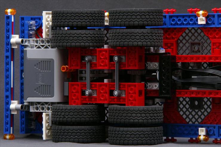 LEGO LEDS - mocust2t07.jpg