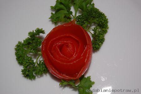 CARVING-dekoracja owocami i warzywami - roza-z-pomidora.jpg