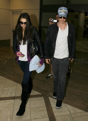 Nina e Ian juntos em Aeroporto, Los Angeles - normal_140.jpg