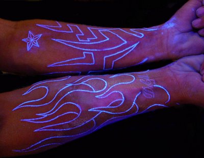 tatuaże - black light tattoo2.jpg