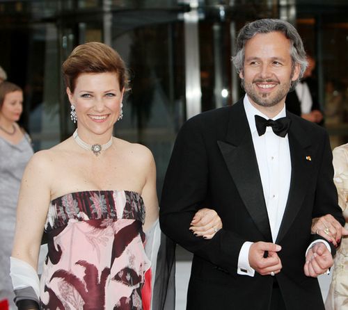 Norweska Rodzina Królewska - Księżniczka z mężem.jpg