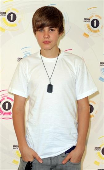 Justin Bieber - RO_UP6APFQ7.jpg