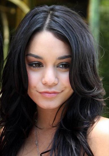 vanessa-gabi - 22443_Celebs4ever-com_Vanessa_Hudgens_out_and_about_in_New_York_City__July_1_2008-04_122_987lo1.jpg