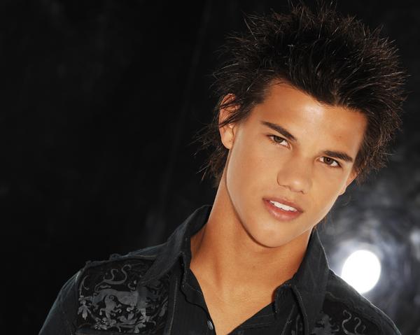 Taylor Lautner - taylor-lautner.jpg