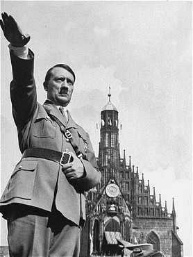 ZDJĘCIA HITLERA - HitlerChurch.jpg