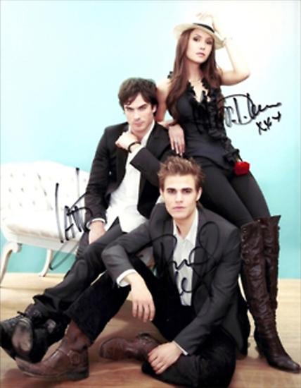 The Vampire Diaries - tumblr_lolr3zaFyo1qhp8neo5_250.jpg