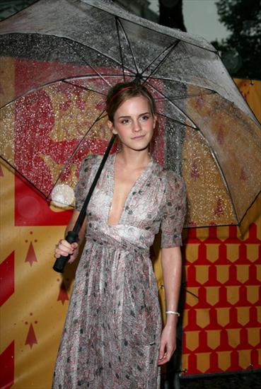 Emma Watson - PotterpremieregetssoakedjrVvj-F66Zpl.jpg