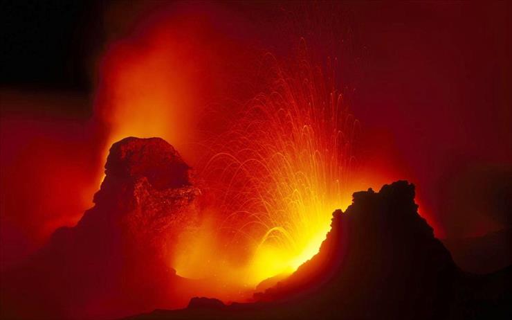 Różne Tapetki - Lava, Puu Oo Crater, Volcanoes National Park, Hawaii.jpg