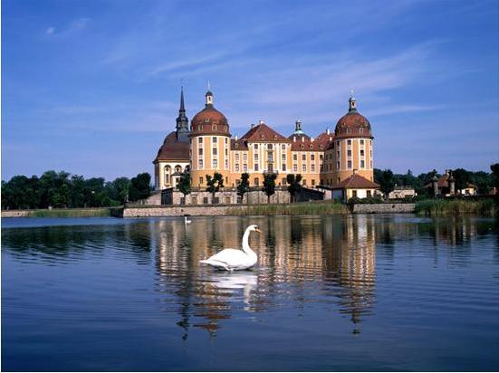 Stare zamki - Moritzburg Castle w pobliżu Drezna.jpeg