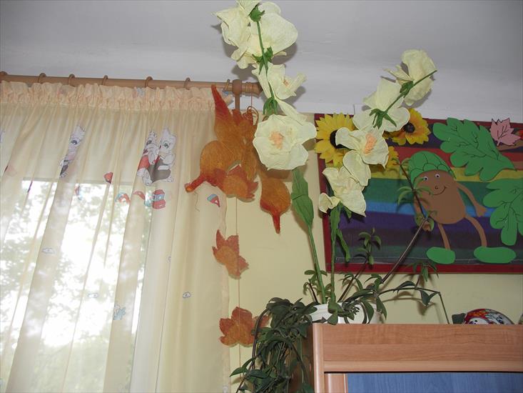 jesienne dekoracje sali w przedszkolu - PICT0771.JPG