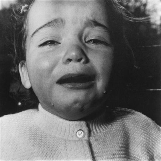 XIX-XX - Florilges photos denfants -  1967 Diane Arbus Enfant en pleurs, New Jersey.jpg