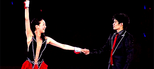 bez tytułu - Taka s attempts to kiss Mao, with varying degrees of success - The Ice 2011 1 4.gif