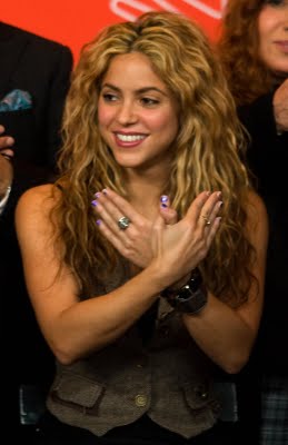 Shakira illuminati - 94380_Celebutopia-Shakira-The_Concert_For_The_Chil...ren_press_conference_in_Mexico_City-07_122_1061lo.jpg