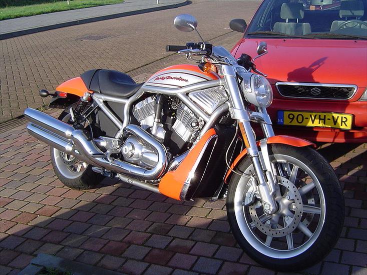 HARLEY DAWIDSON - 800px-Harley-Davidson_VRSCA_V-Rod.JPG
