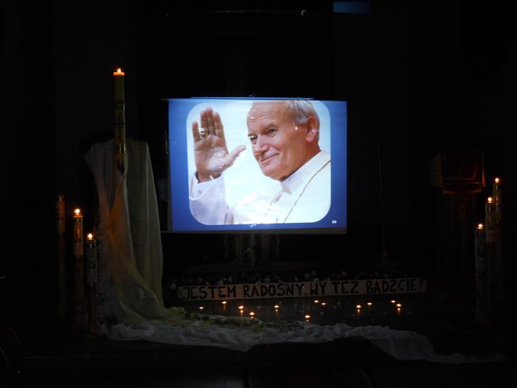 2011.04.02 rocznica śmierci papieża - DSCN5839.JPG