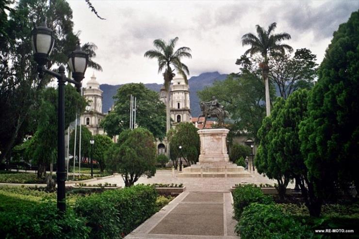 ZULUS555 - Wenezuela_Merida_Plaza_Bolivar.jpg