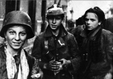 Warsaw Uprising - Powstanie Warszawskie 1 August - 2 October 1944 - laczniczka2.jpg