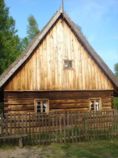 Muzeum Etnograficzne w Ochli - Chałupa z Jędrzychowiczek XVIII w.JPG
