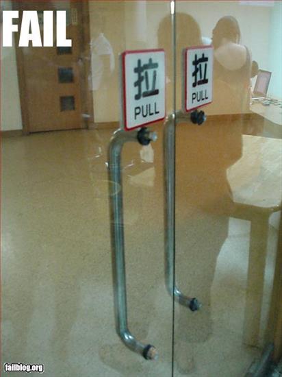 śmieszne - fail-owned-door-pull-fail.jpg