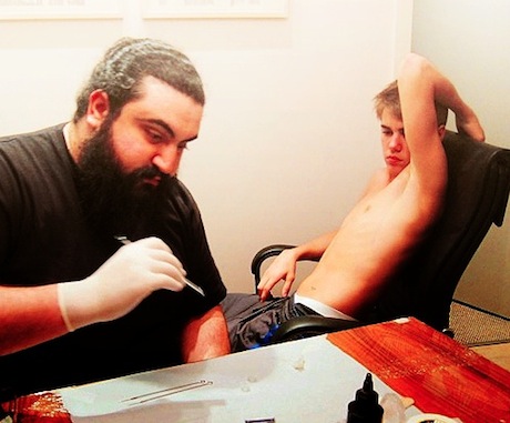 Justin Bieber - justin-bieber-nowy-tatuaz.jpg