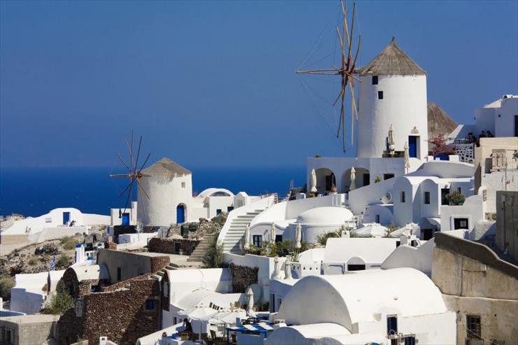Grecja - Windmills in Oia, Santorini, Greece.jpg