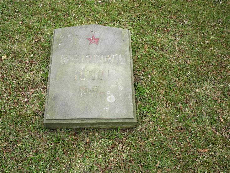 Cmentarz radziecki - russian soldier grave.jpg