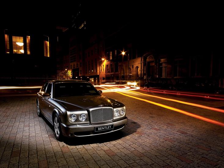 01 - Bentley-in-night-1600.jpg
