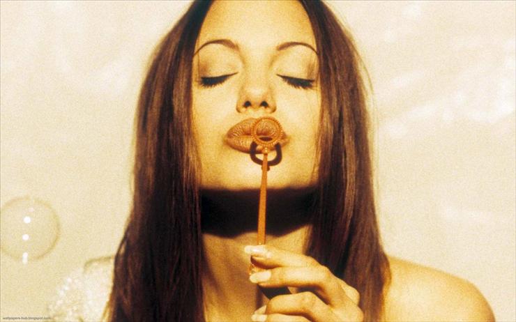 Angelina Jolie - Angelina Jolie 81.jpg